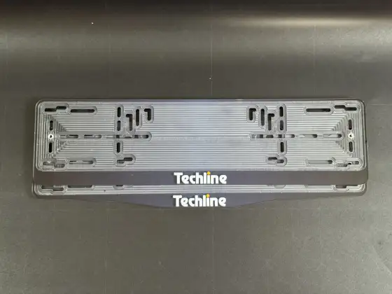 Тёмно-синяя рамка для номера Techline с белыми объёмными буквами