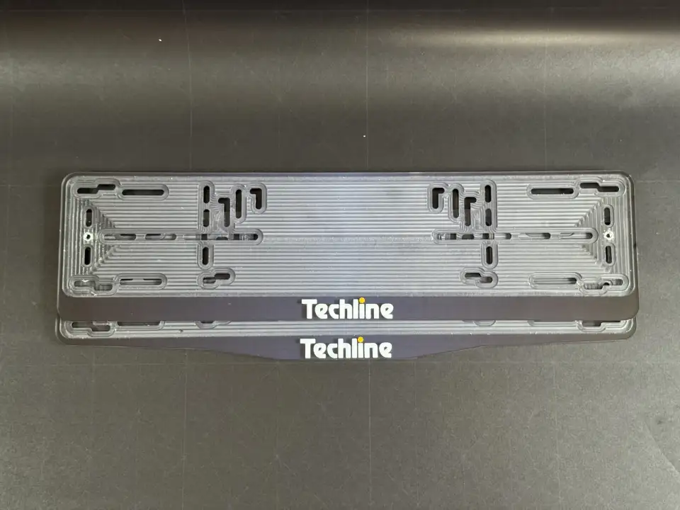 Techline · тёмно-синяя рамка, белые буквы Тёмно-синяя рамка для номера Techline с белыми объёмными буквами